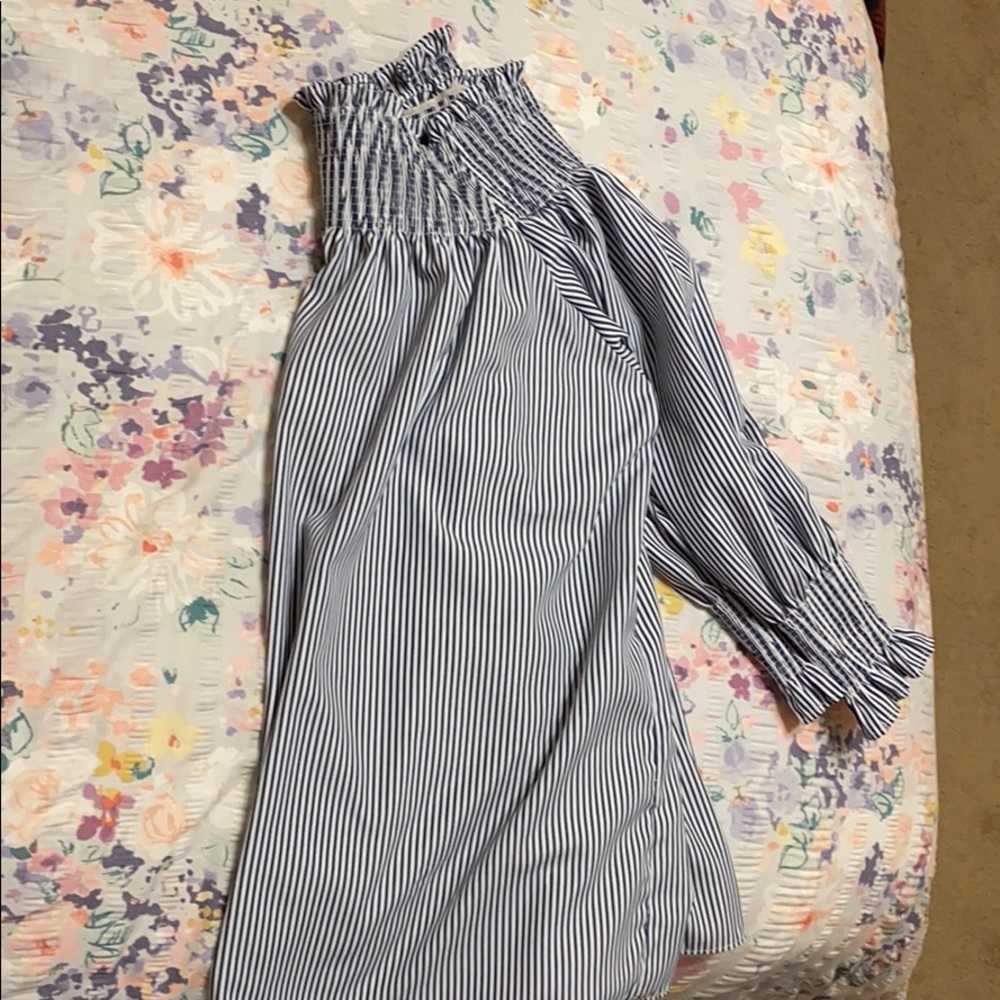 Shoulder top with sleeves